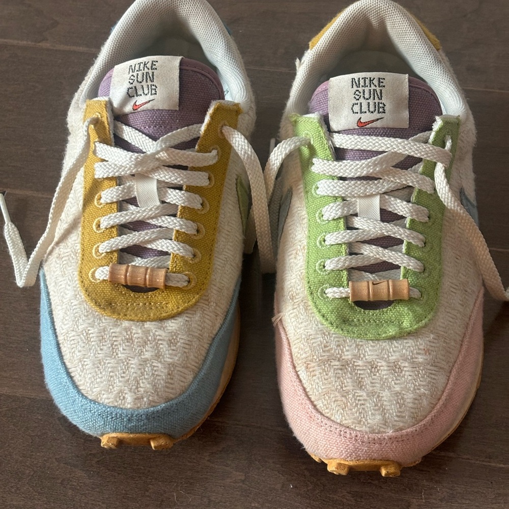 Nike Sun Club Women’s Pastel Sneakers Size 5.5